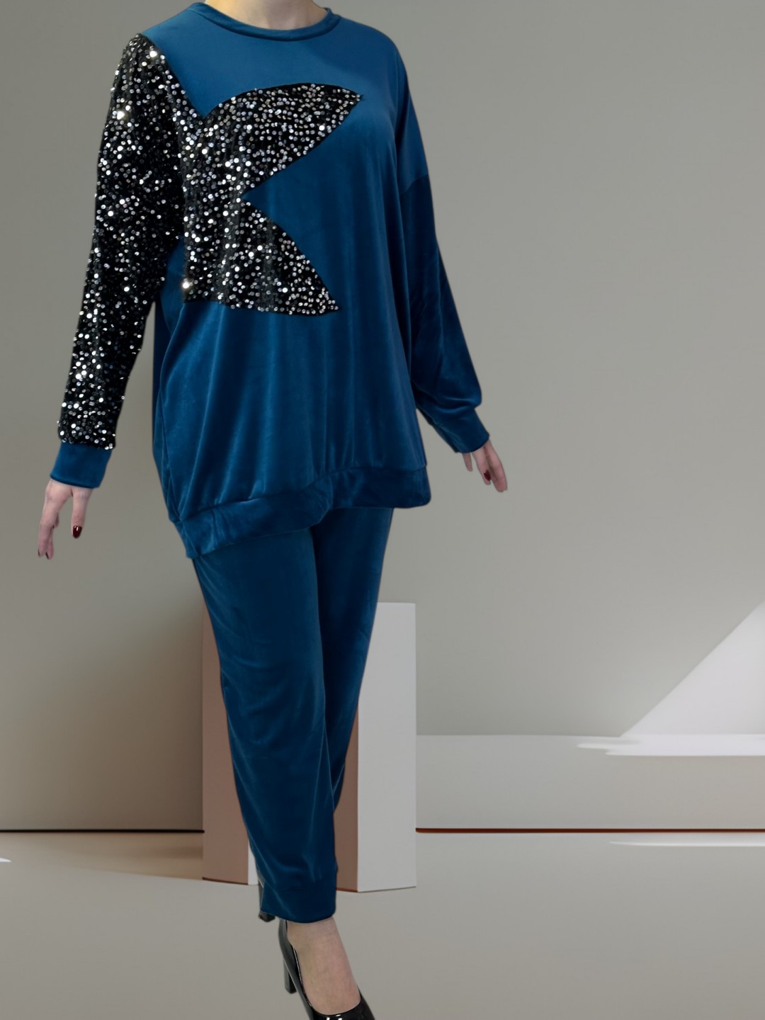 Σετ Βελούδο με Λεπτομέρεια Παγιέτας στα Μανίκια Σετ Βελούδο με Λεπτομέρεια Παγιέτας στα Μανίκια