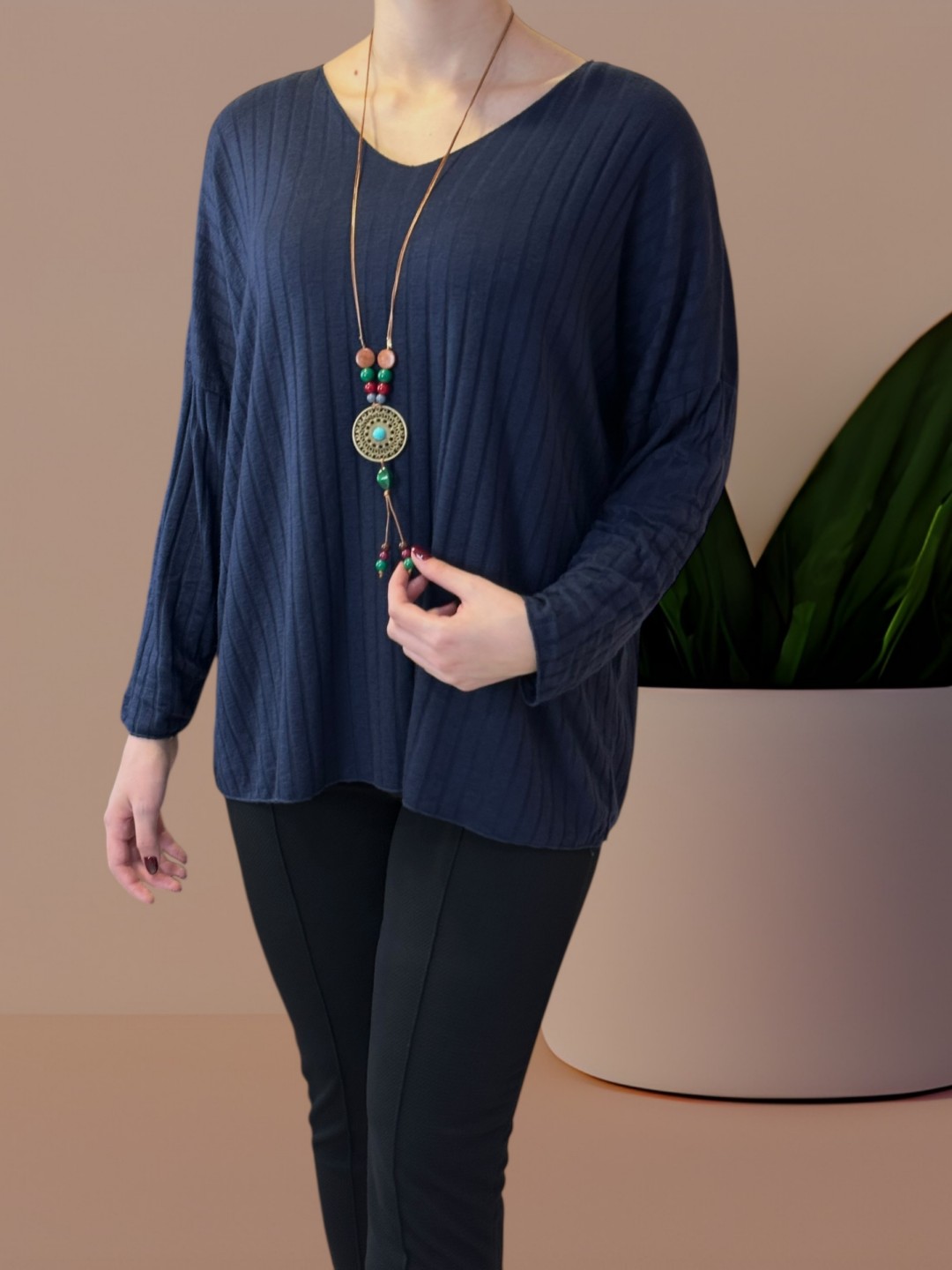 Ελαστική Ριμπ Μπλούζα με Διακοσμητικό Κολιέ Ελαστική Ριμπ Μπλούζα με Διακοσμητικό Κολιέ