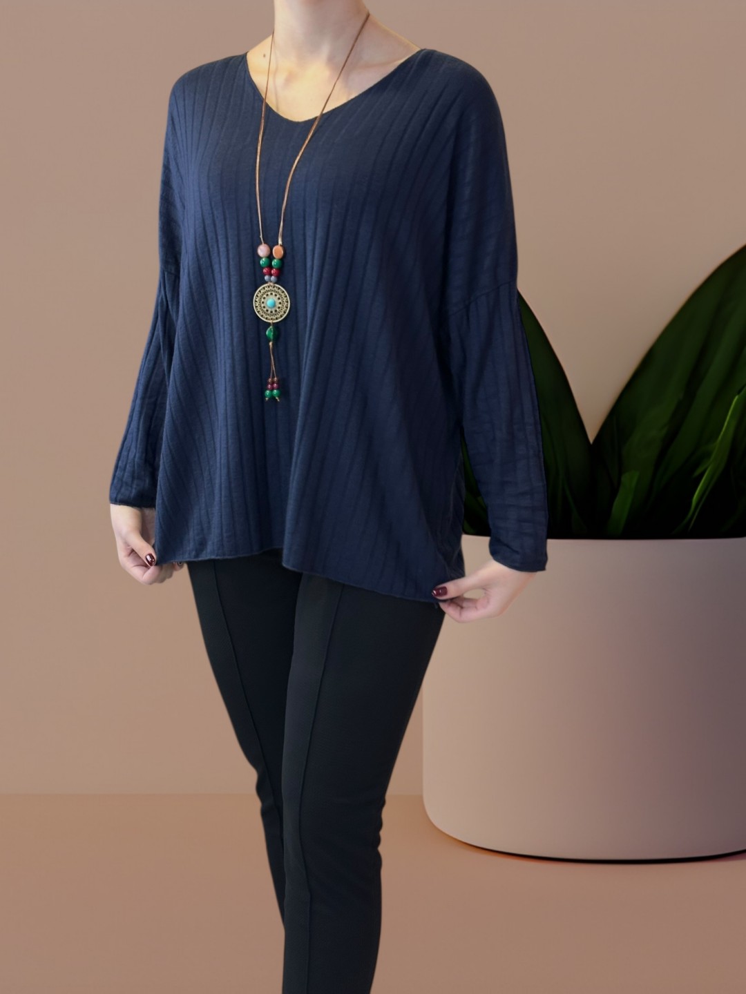 Ελαστική Ριμπ Μπλούζα με Διακοσμητικό Κολιέ Ελαστική Ριμπ Μπλούζα με Διακοσμητικό Κολιέ