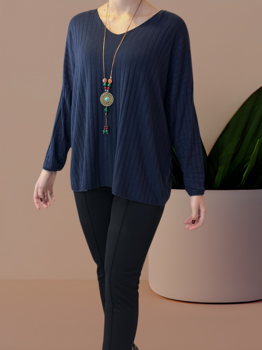 Ελαστική Ριμπ Μπλούζα με Διακοσμητικό Κολιέ Ελαστική Ριμπ Μπλούζα με Διακοσμητικό Κολιέ