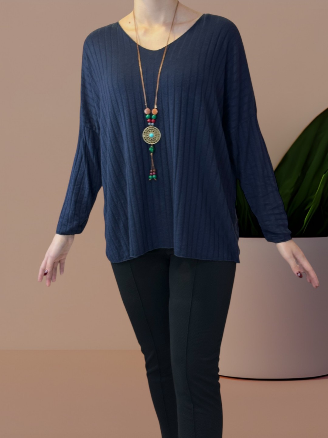 Ελαστική Ριμπ Μπλούζα με Διακοσμητικό Κολιέ Ελαστική Ριμπ Μπλούζα με Διακοσμητικό Κολιέ