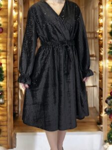 Plus Size Κρουαζέ Φόρεμα με Πολυτελείς Ραμμένες Παγιέτες