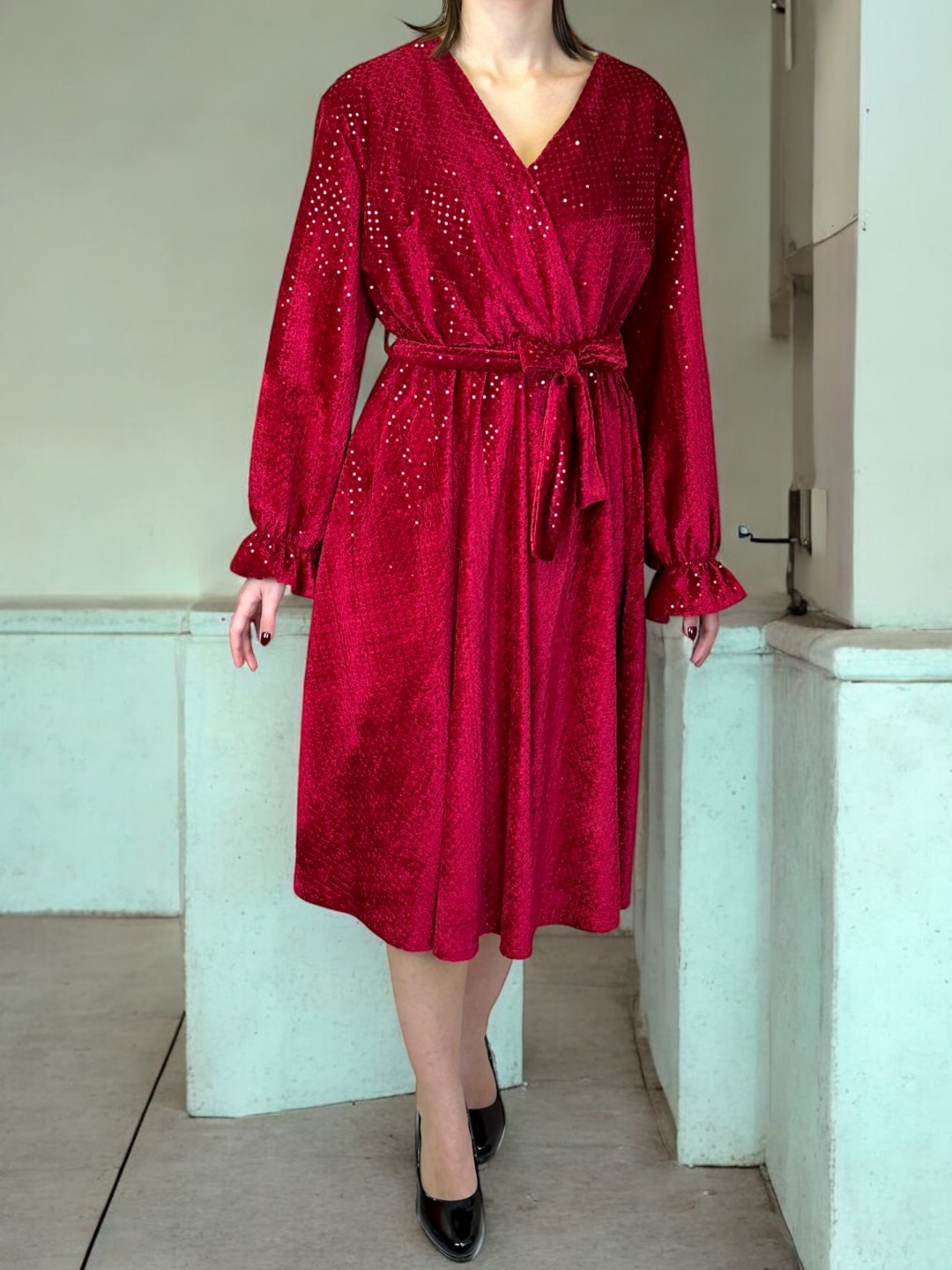 Plus Size Κρουαζέ Φόρεμα με Πολυτελείς Ραμμένες Παγιέτες Plus Size Κρουαζέ Φόρεμα με Πολυτελείς Ραμμένες Παγιέτες