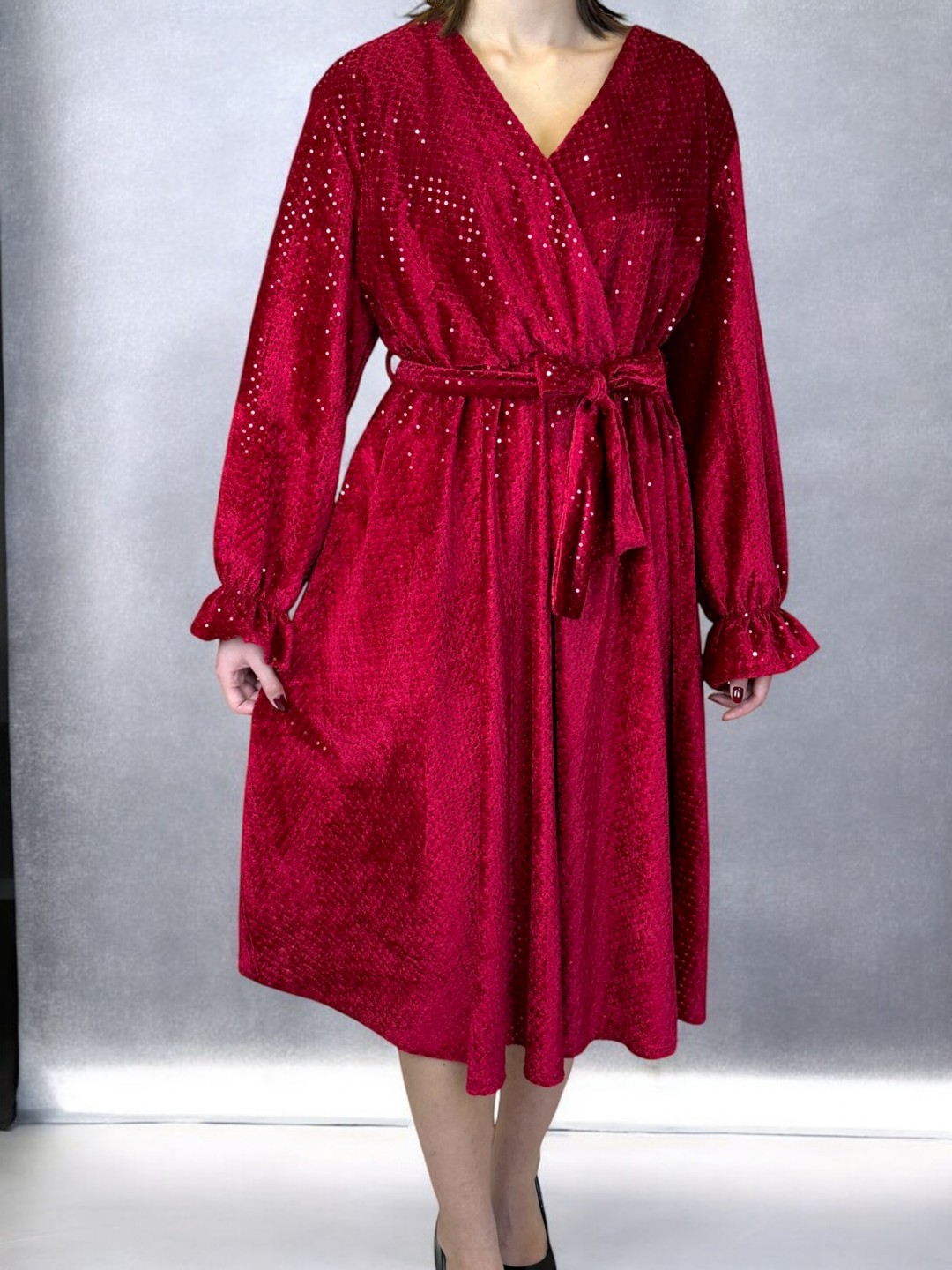 Plus Size Κρουαζέ Φόρεμα με Πολυτελείς Ραμμένες Παγιέτες Plus Size Κρουαζέ Φόρεμα με Πολυτελείς Ραμμένες Παγιέτες