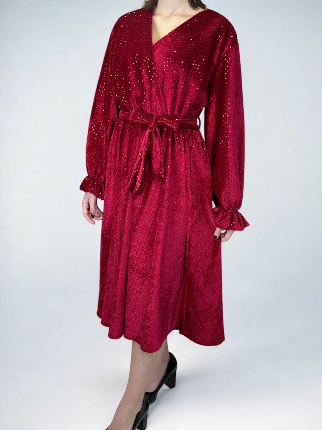 Plus Size Κρουαζέ Φόρεμα με Πολυτελείς Ραμμένες Παγιέτες Plus Size Κρουαζέ Φόρεμα με Πολυτελείς Ραμμένες Παγιέτες