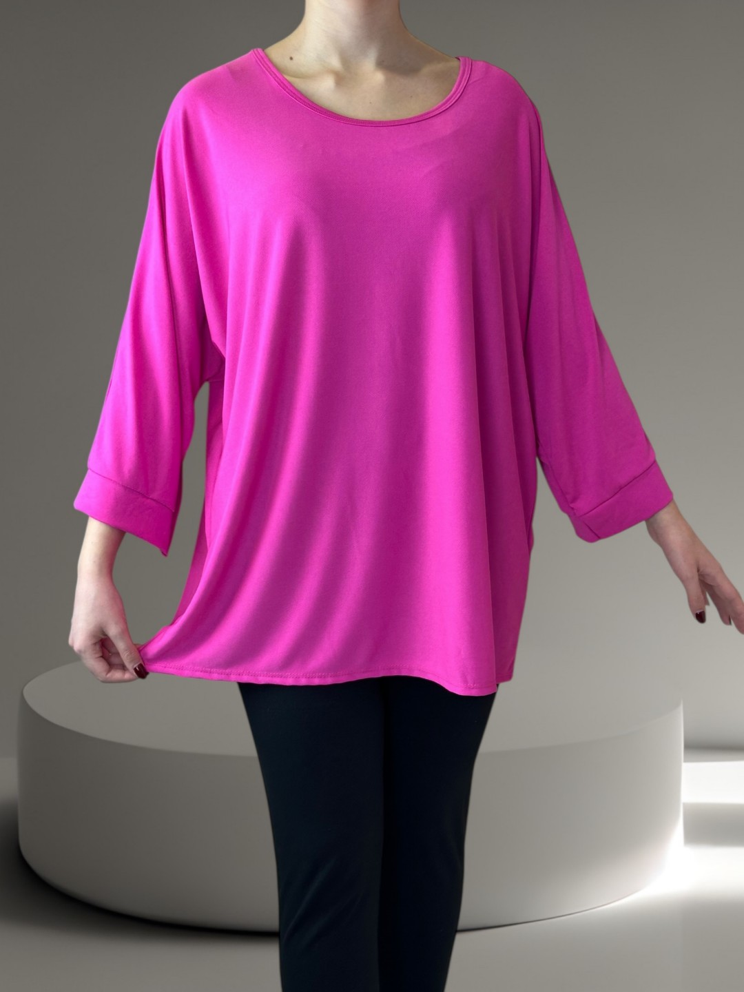 Κομψή μπλούζα plus size με 3/4 μανίκι Κομψή μπλούζα plus size με 3/4 μανίκι