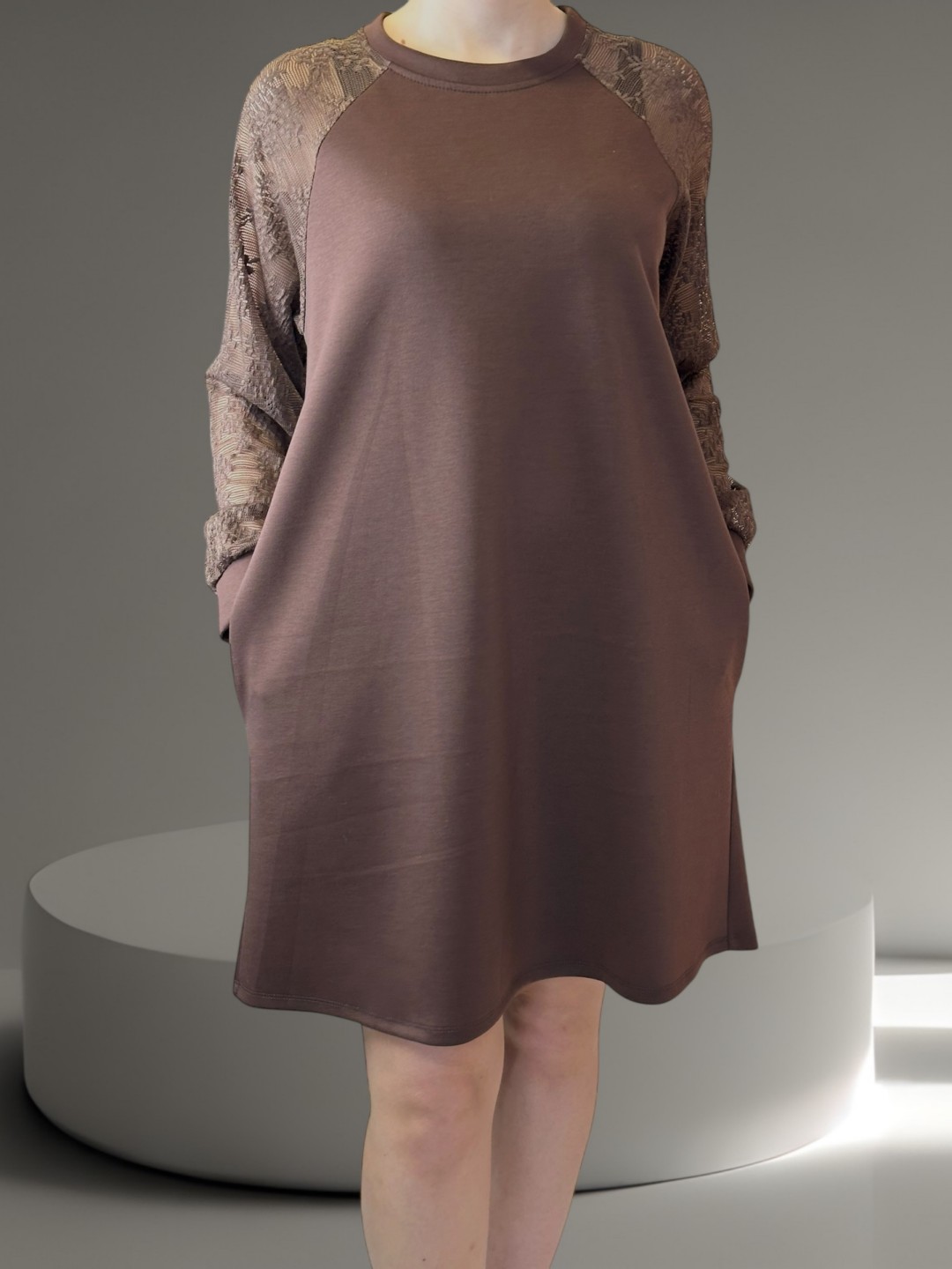 Φόρεμα με Διάφανα Δαντελένια Μανίκια Φόρεμα με Διάφανα Δαντελένια Μανίκια