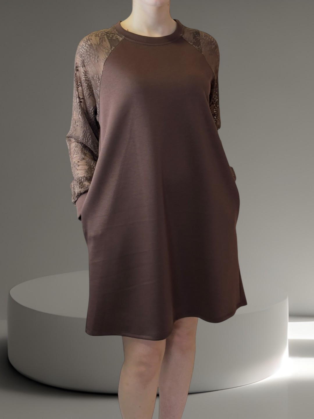 Φόρεμα με Διάφανα Δαντελένια Μανίκια Φόρεμα με Διάφανα Δαντελένια Μανίκια