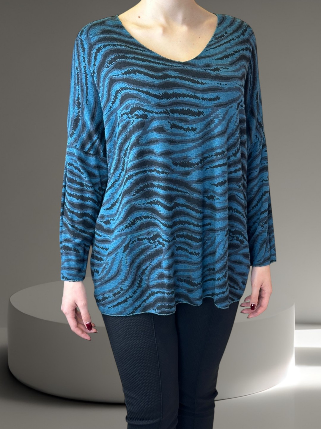 Κλασική Μπλε Μπλούζα με V Κλασική Μπλε Μπλούζα με V