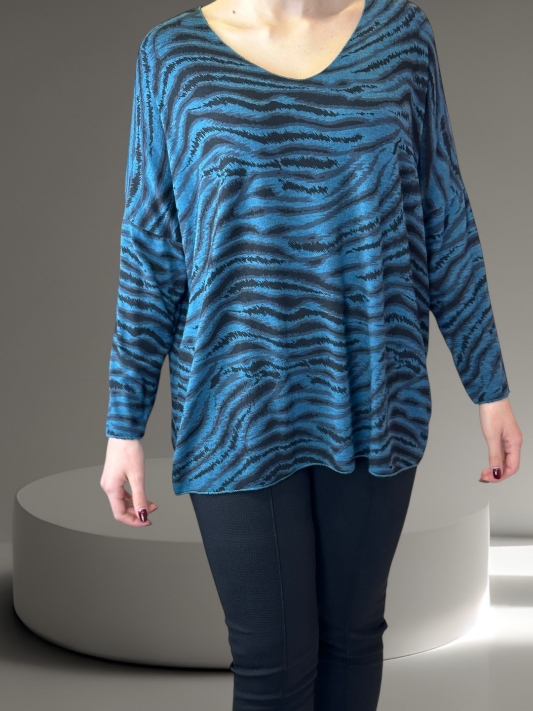 Κλασική Μπλε Μπλούζα με V Κλασική Μπλε Μπλούζα με V