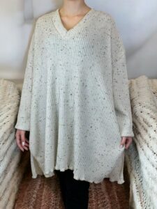 Υπέροχη V-neck μπλούζα για κάθε εμφάνιση