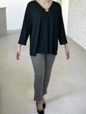 Minimal μπλούζα με διακοσμητική καρφίτσα