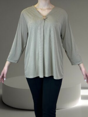 Minimal μπλούζα με διακοσμητική καρφίτσα