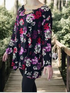 Μπλούζα βισκόζης με ενσωματωμένο διακοσμητικό αξεσουάρ