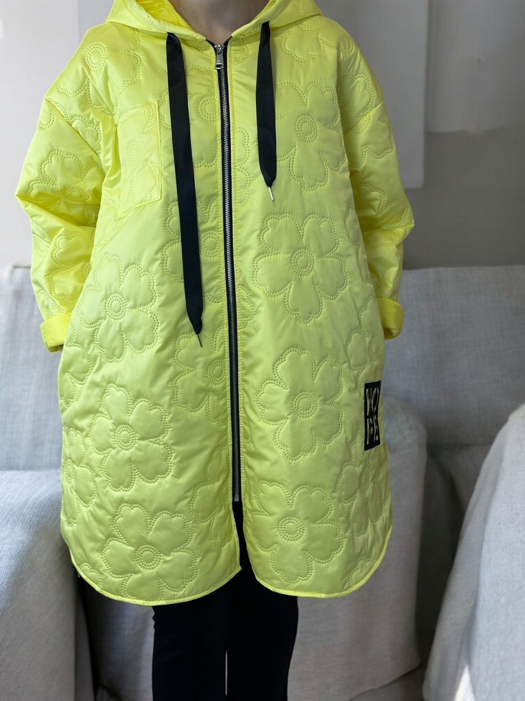 Ελαφρύ καπιτονέ μπουφάν με κουκούλα