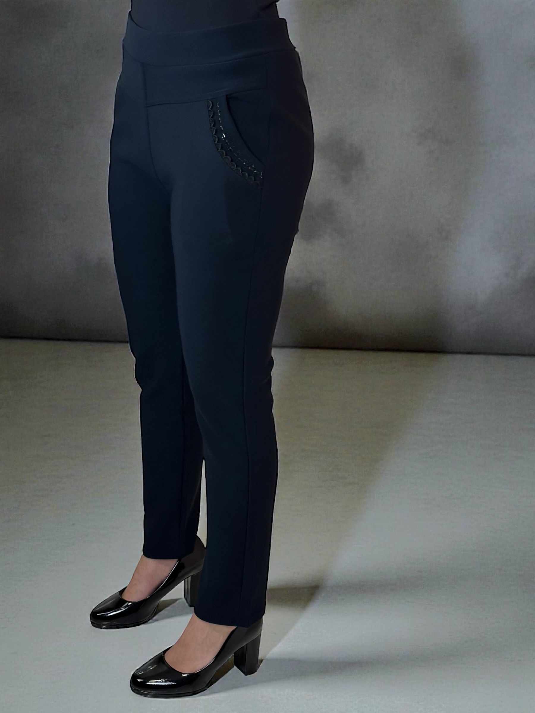 Ζεστό Κολάν Παντελόνι με Επένδυση και Λεπτομέρεια Δαντέλας - Image 2