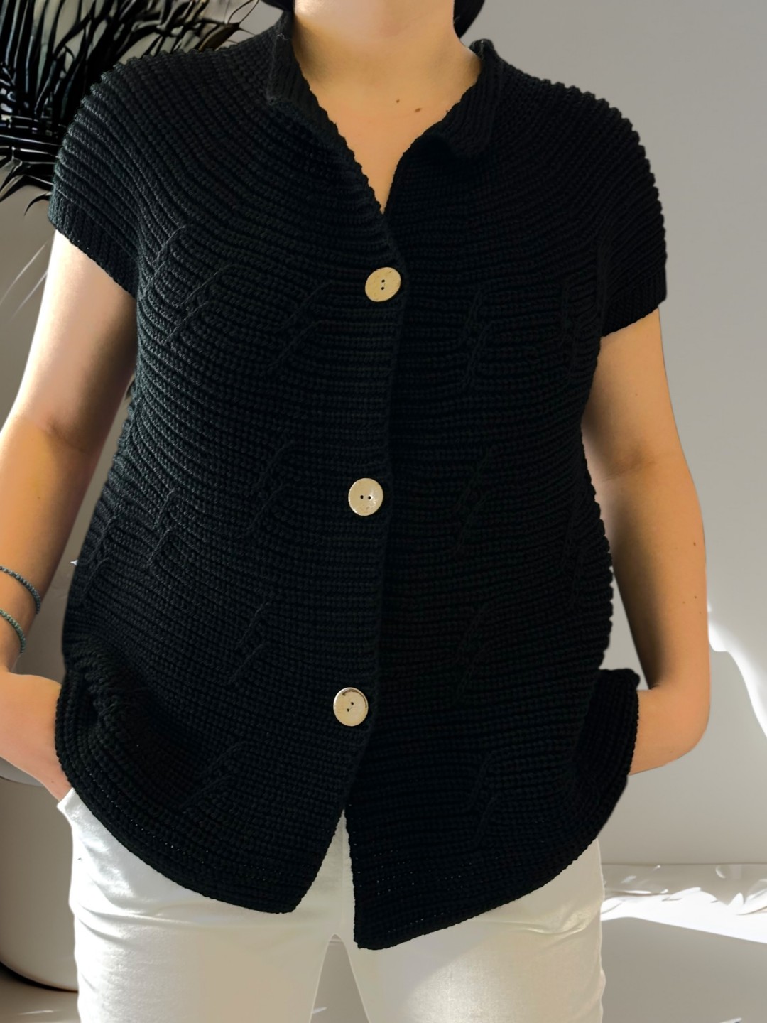 Κοντομάνικη ζακέτα από φίνα πλέξη