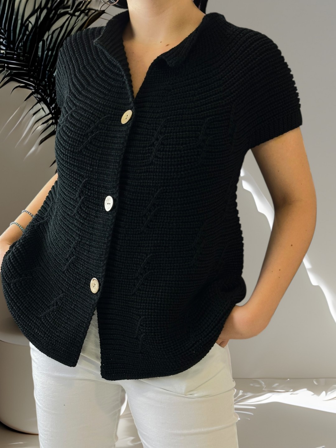 Κοντομάνικη ζακέτα από φίνα πλέξη