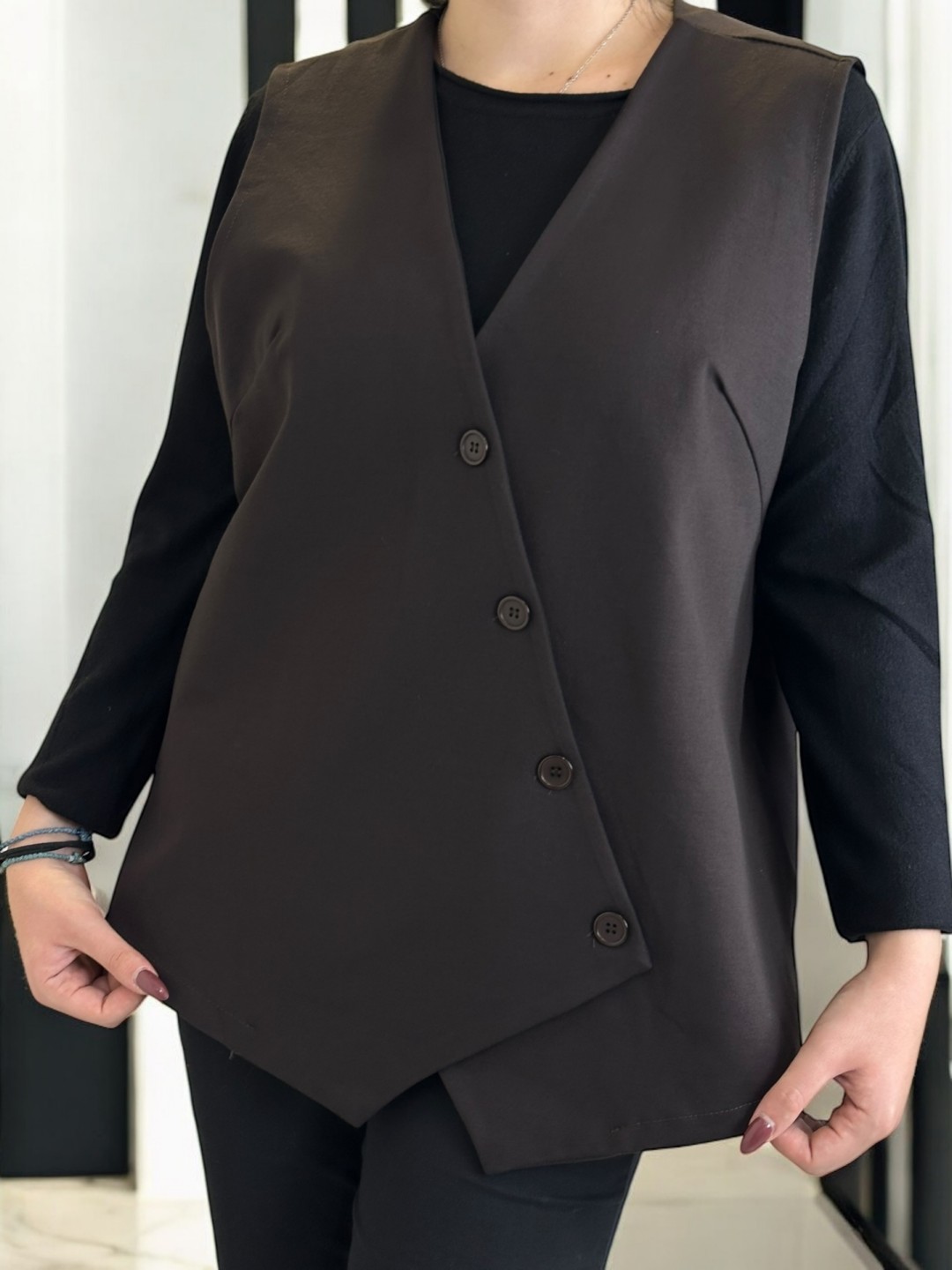 Minimal γιλέκο σε ποντοστόφα με μοντέρνα γραμμή