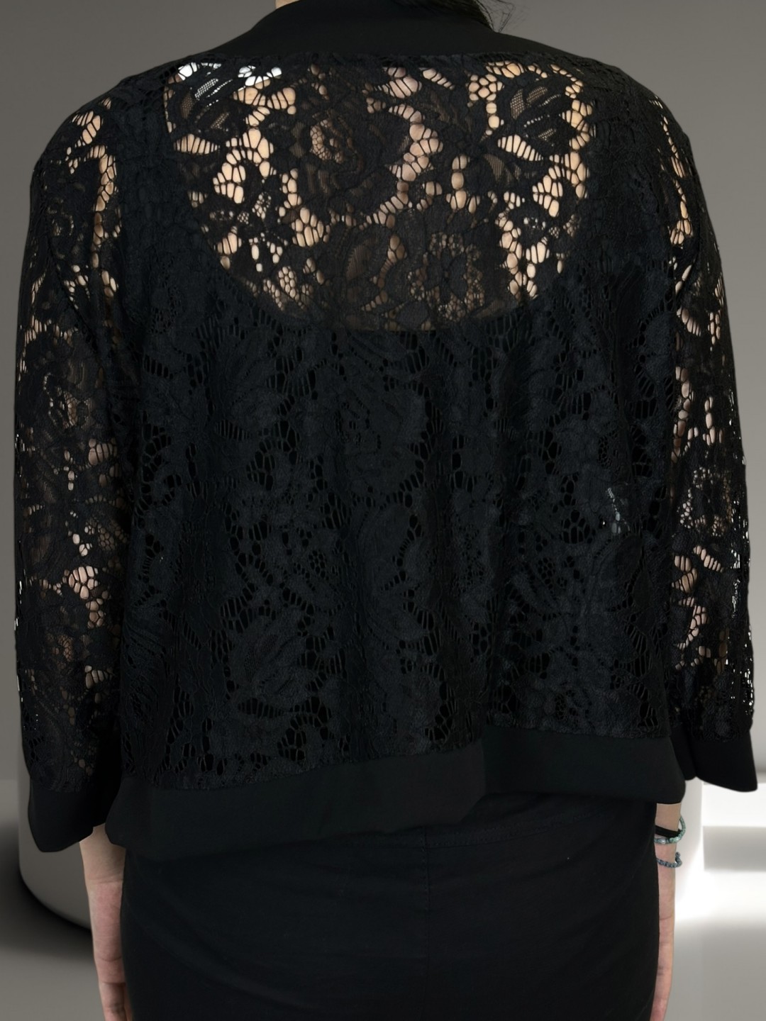 Δαντελένιο μπολερό για ιδιαίτερες εμφανίσεις