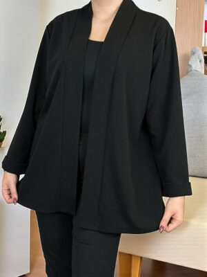 Απαλή και λεπτή μαύρη ζακέτα για άνετες εμφανίσεις