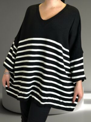 Πλεκτό πουλόβερ με ρίγες και chic διάθεση<br/><small class="dmm_sku">Κωδικός προϊόντος: 8355-μαυρο</small>