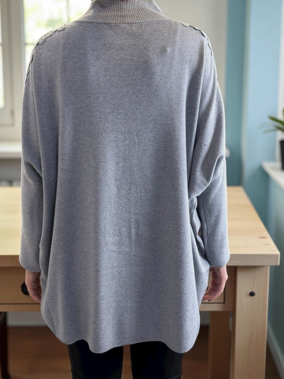 Elegant Μπλούζα με Διάφανα Μανίκια που Ξεχωρίζουν