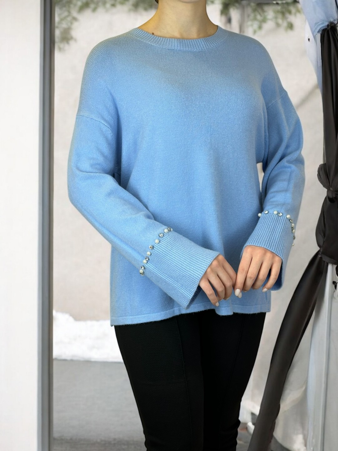 Κομψή Μπλούζα με Πέρλες στα Μανίκια και Απαλό Φραμπαλά