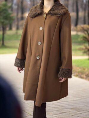 Γυναικείο Παλτό με Γούνινο Γιακά<br/><small class="dmm_sku">Κωδικός προϊόντος: 8699-καφε</small>