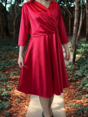 Elegant Satin Κρουαζέ Φόρεμα – Chic & Sophisticated<br/><small class="dmm_sku">Κωδικός προϊόντος: 8803-κοκκινο</small>