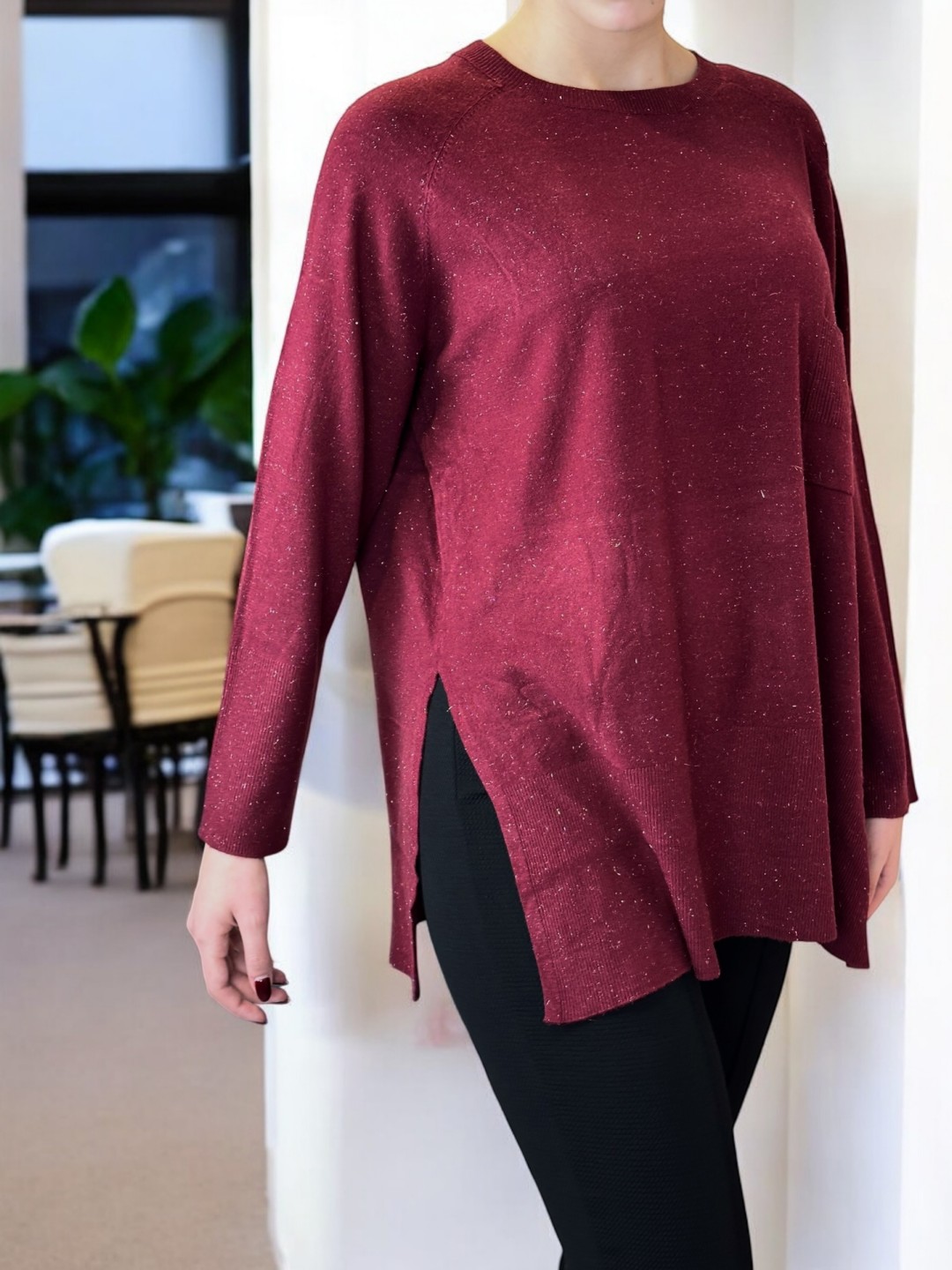 Premium Πουλόβερ V με Λαμπερή Ασημί Κλωστή