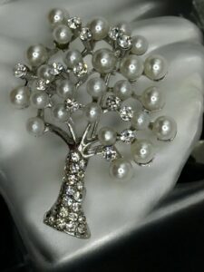 Elegant Καρφίτσα με Πέρλα σε Σχέδιο Δέντρου