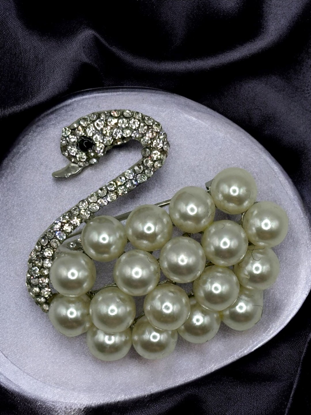 Elegant Καρφίτσα με Σχέδιο Κύκνου