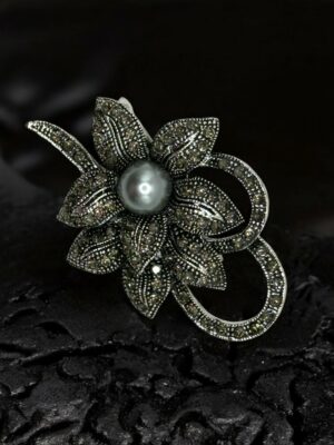 Μαύρη Καρφίτσα με Σχέδιο Λουλουδιού<br/><small class="dmm_sku">Κωδικός προϊόντος: 8875-μαυρο</small>