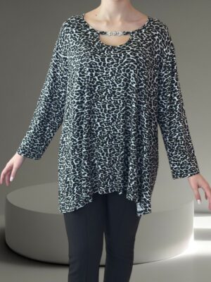 Μπλούζα βισκόζης με ενσωματωμένο διακοσμητικό αξεσουάρ<br/><small class="dmm_sku">Κωδικός προϊόντος: 8882-λεοπαρ</small>