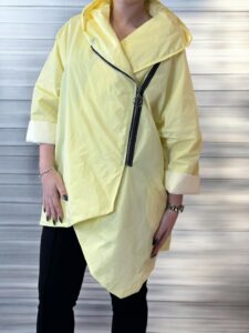 Γυναικεία ασύμμετρη καπαρντίνα μεταβατικής εποχής