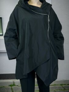 Γυναικεία ασύμμετρη καπαρντίνα μεταβατικής εποχής