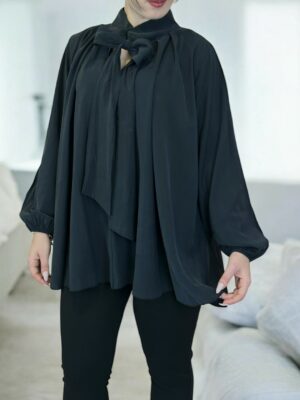 Πουκάμισο με δέσιμο στον λαιμό που κλέβει τις εντυπώσεις