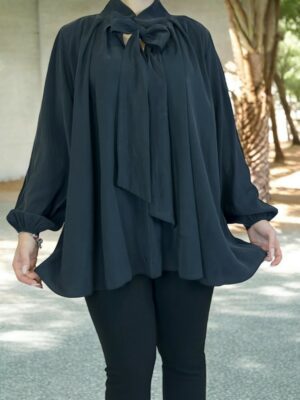 Πουκάμισο με δέσιμο στον λαιμό που κλέβει τις εντυπώσεις