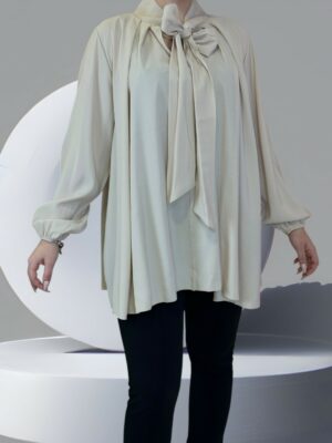 Πουκάμισο με δέσιμο στον λαιμό που κλέβει τις εντυπώσεις