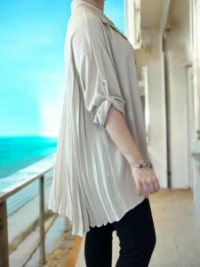 Κομψό πουκάμισο με πλισέ λεπτομέρεια πίσω