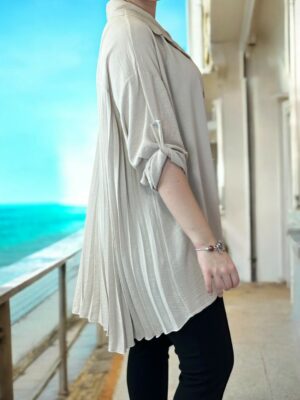 Κομψό πουκάμισο με πλισέ λεπτομέρεια πίσω