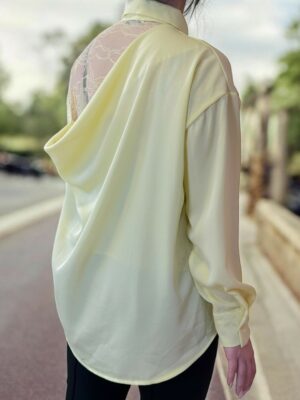 Elegant πουκάμισο με φίνα δαντέλα στην πλάτη