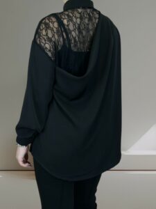 Elegant πουκάμισο με φίνα δαντέλα στην πλάτη