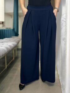 Η κρεπ παντελόνα που κολακεύει τη σιλουέτα