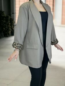 Exclusive σακάκι με leopard επένδυση