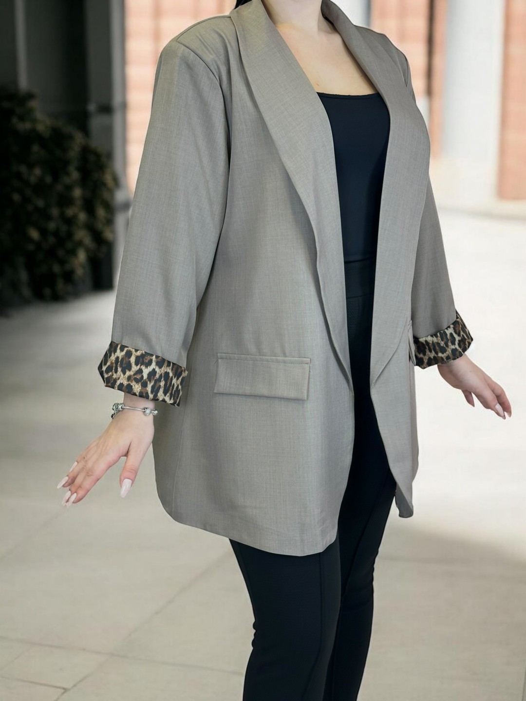 Exclusive σακάκι με leopard επένδυση