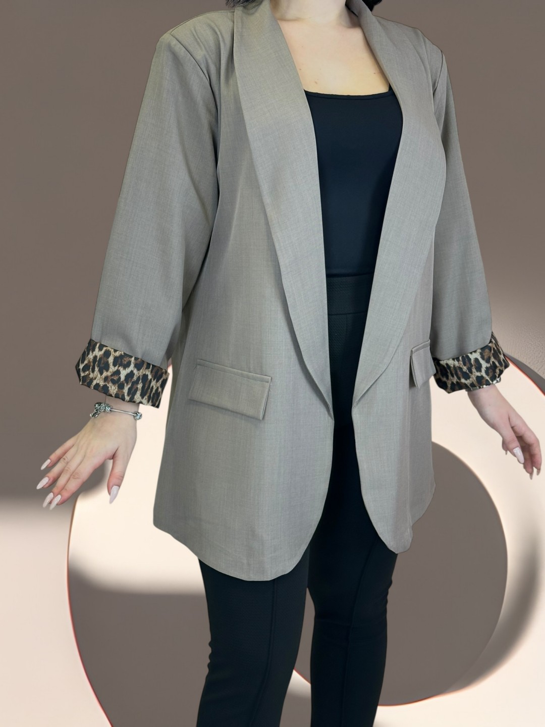 Exclusive σακάκι με leopard επένδυση