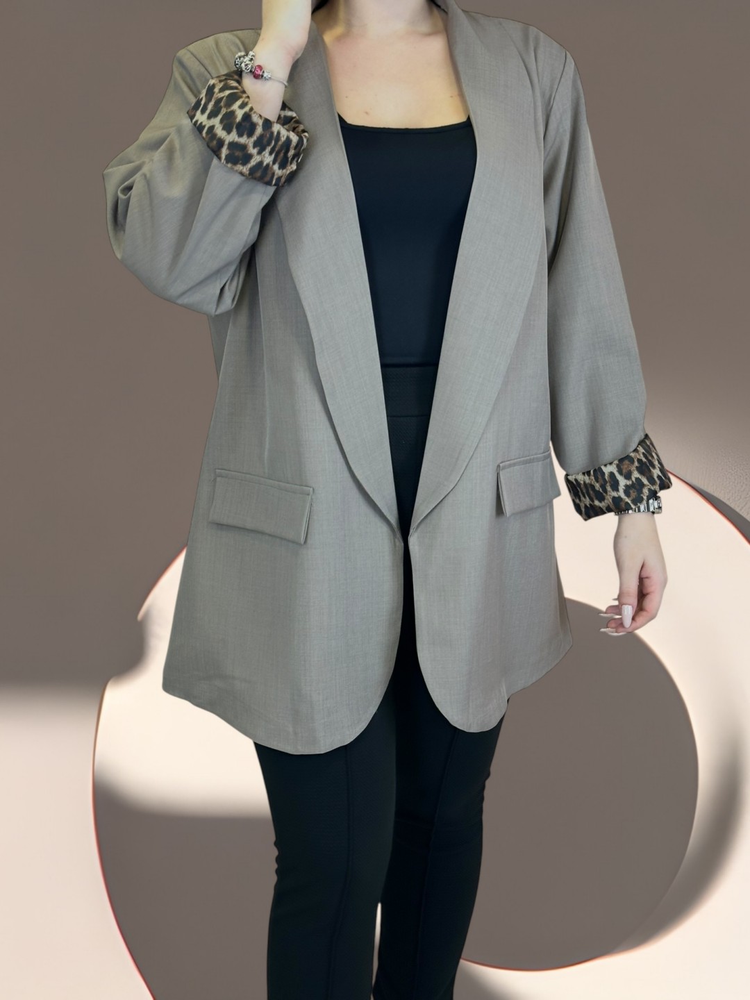Exclusive σακάκι με leopard επένδυση