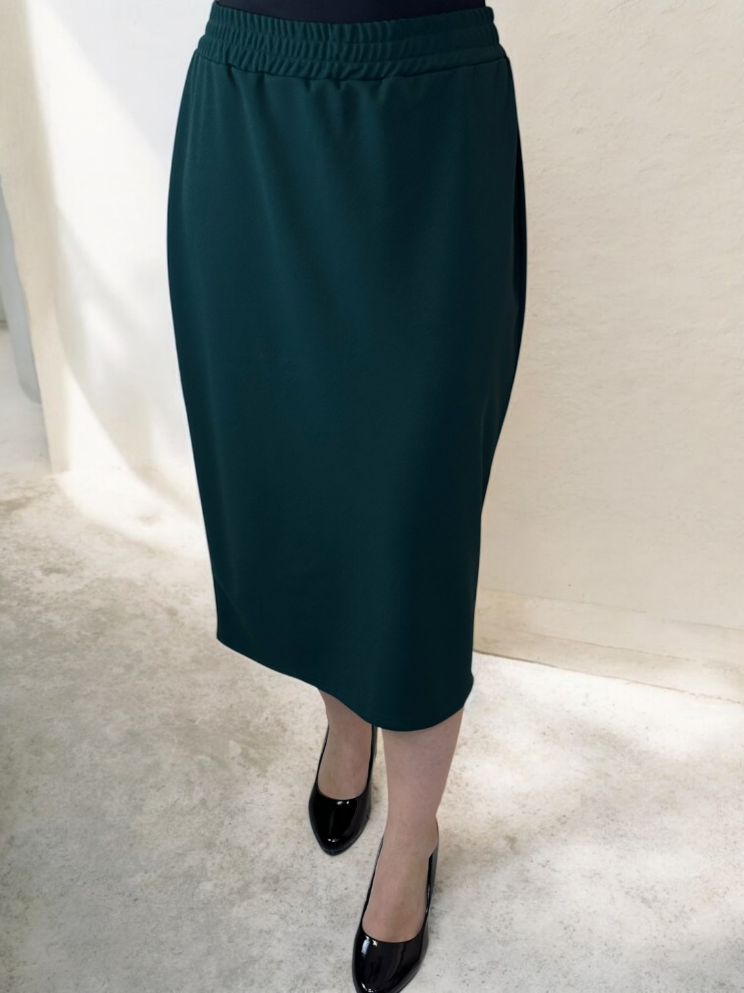 Κομψή ελαστική φούστα από κρεπ ύφασμα